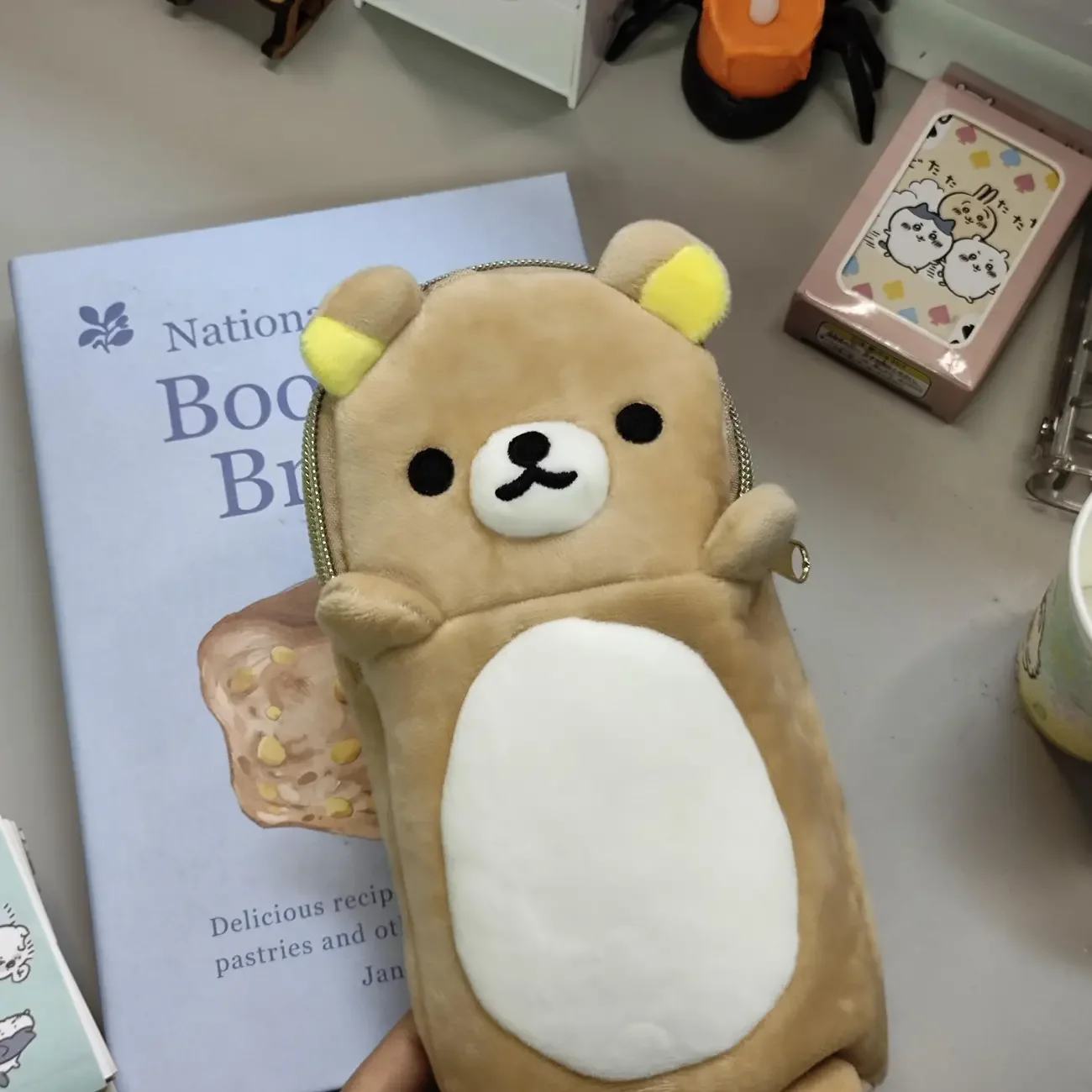 Monedero de felpa Rilakkuma, bonito estuche para lápices de gran capacidad de alto valor, bolsa de almacenamiento para estudiantes, regalo de vacaciones