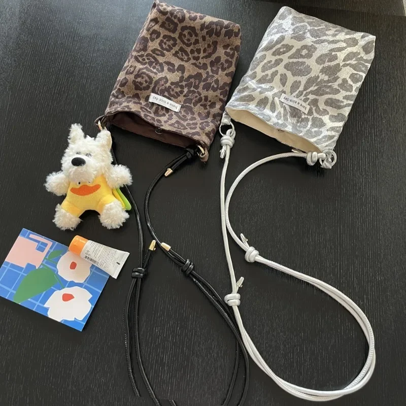 Fashionable Leopard Print Canvas Phone Bag for Girls with Adjustable Shoulder Strap Versatile Mini Messenger Bag view 4
