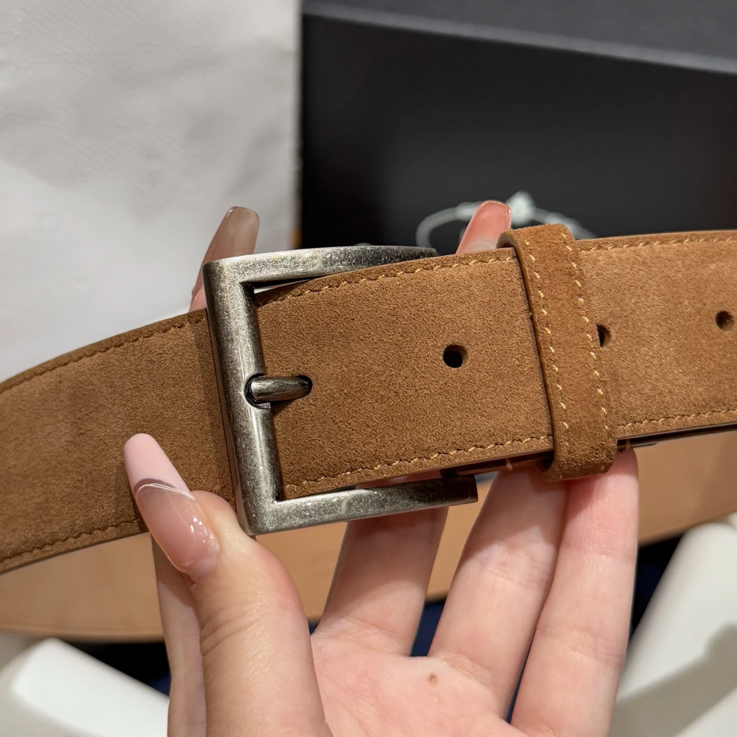 حزام جلد سويدي للرجال، حزام Nubuck كاجوال/فستان، تصميم كلاسيكي بسيط وصندوق هدايا مميز له