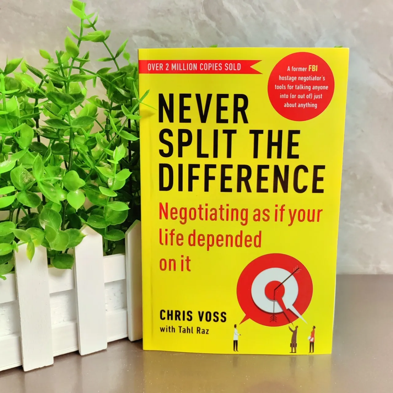English Version of Never Split The Difference Strong Negotiation Chris Worth Философия Books Libro Книга Philosophy Booklibreria