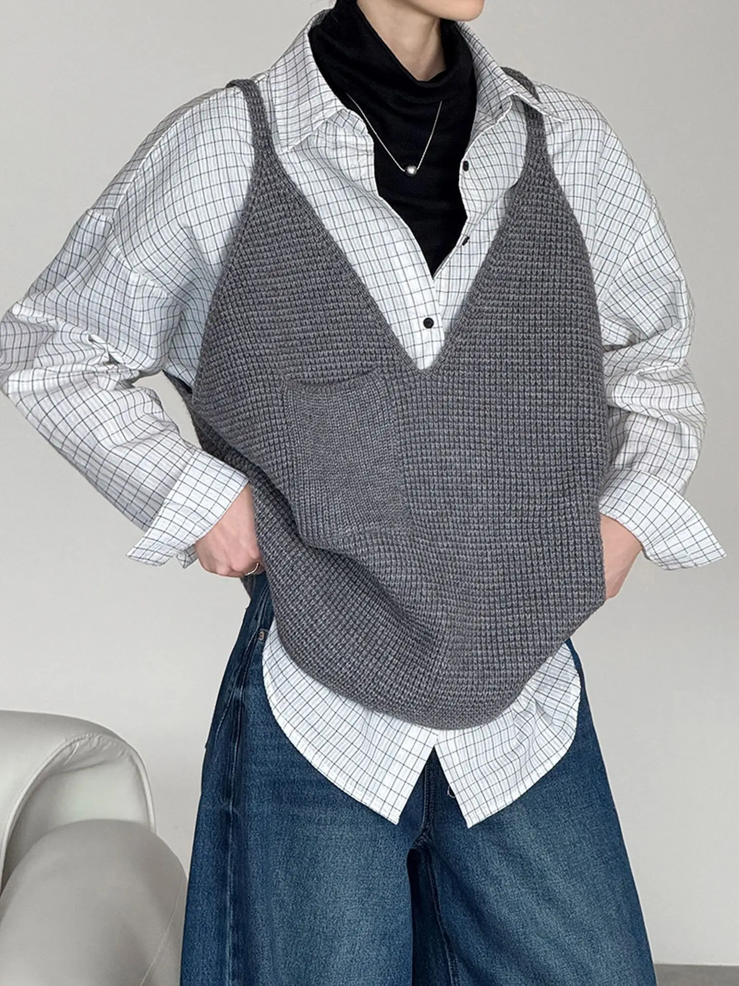 Colete de malha feminino na moda 2025 alça de ombro solto sensação outerwear Faionable Tank Top V-Ne mistura de fibra de poliéster