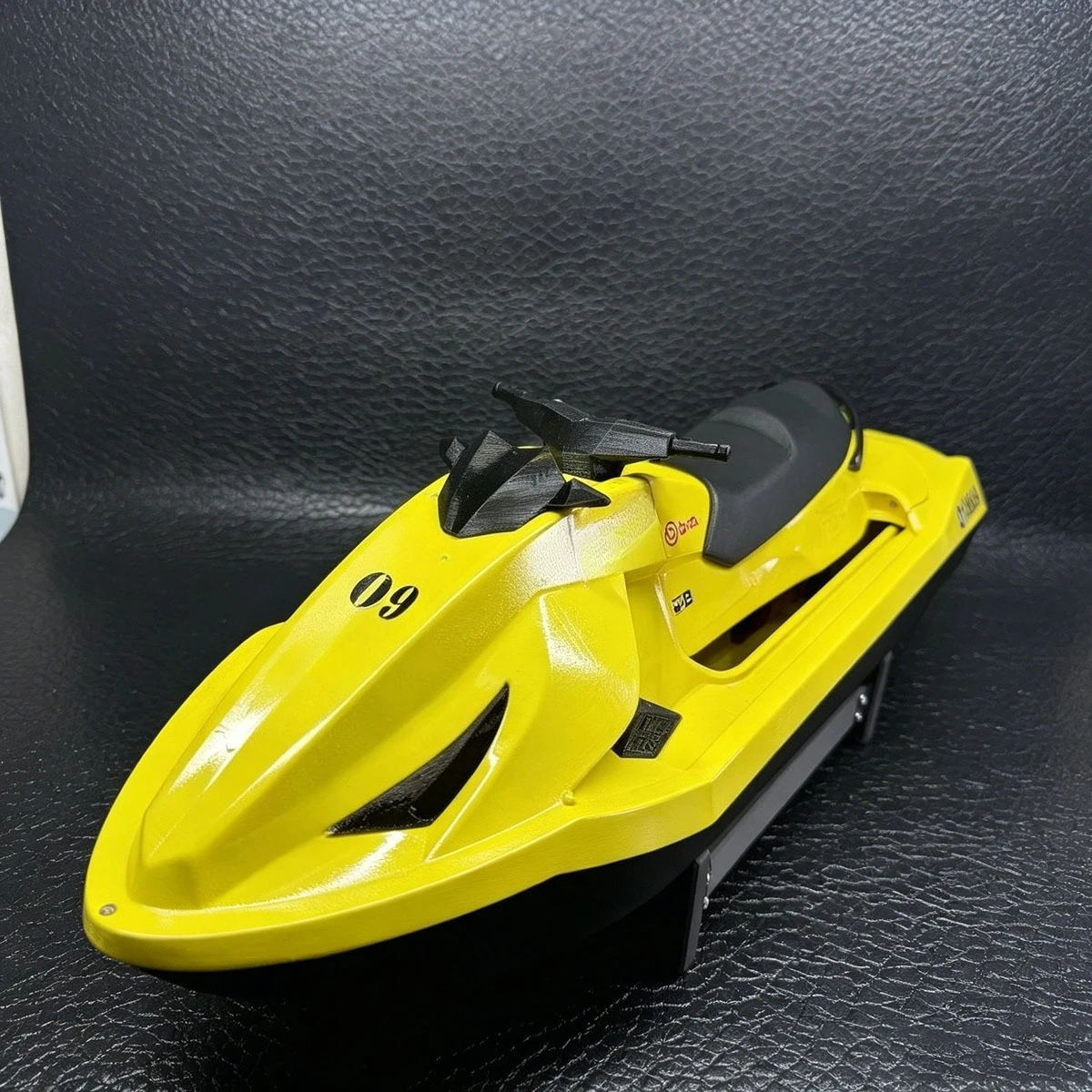 

RC Speed ​​Boat 1/6 Brushless Water-Cooled Motor Jet Ski RC Boat 58cm High-Strength Material RC Schiffe Model Finished Ship Toy