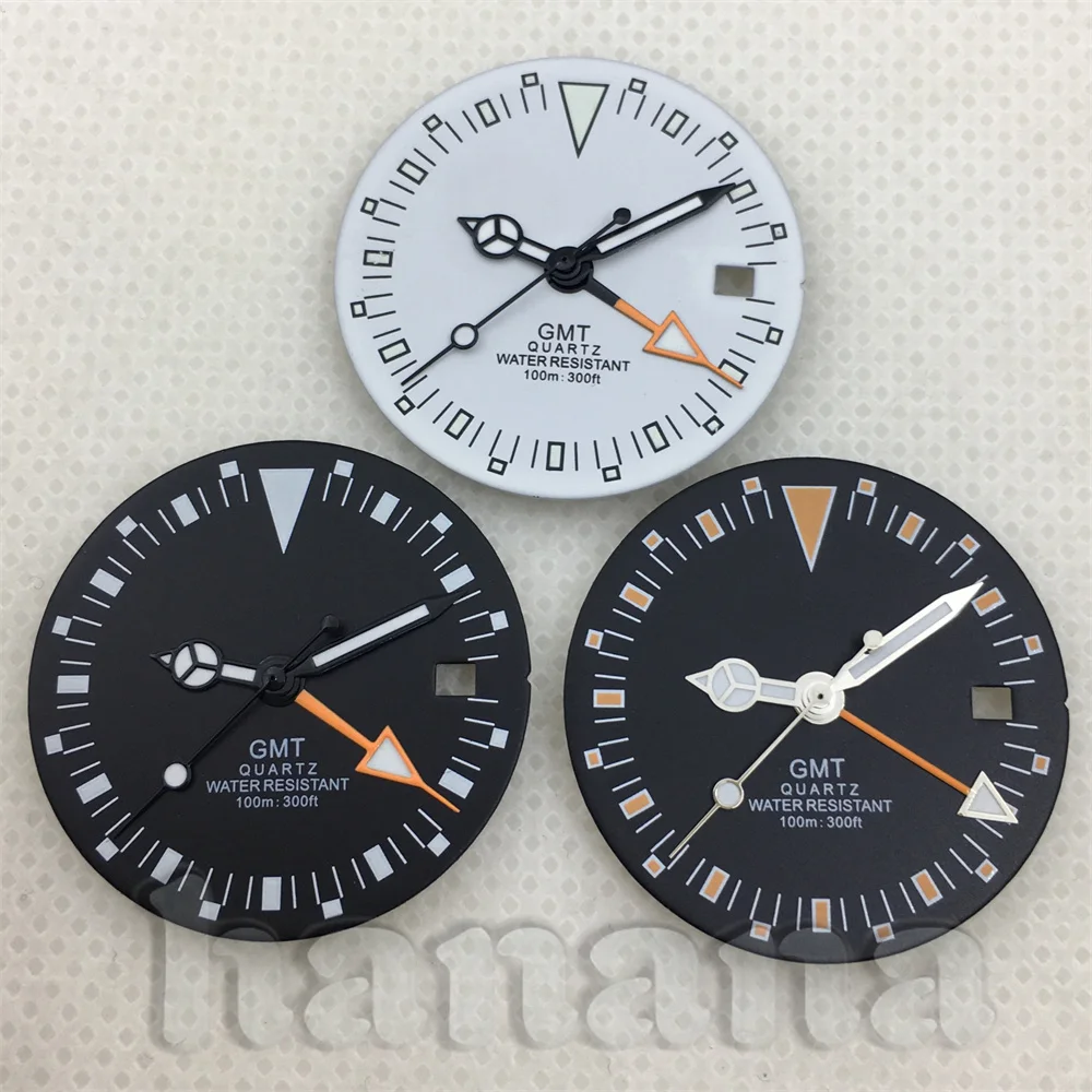 قرص ساعة كوارتز 29 ملم قرص أبيض وأسود مع أيدي مقترنة بحركة كوارتز RONDA 515 GMT وإضاءة خضراء C3