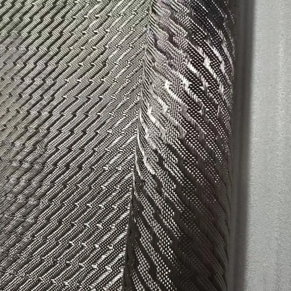 

Genuine carbon fiber lightning wavy pattern 3k240g carbon fabric for automotive modifications, interior, exterior, and mirrors.