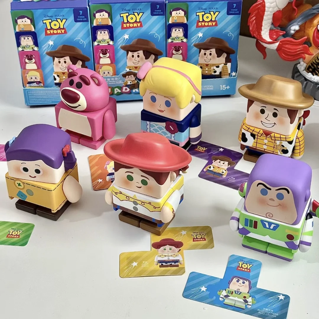 Disney Blind Box Pixar encantador Oso de fresa, regalos para niños y niñas, modelo de estatuilla de Anime, adornos de escritorio