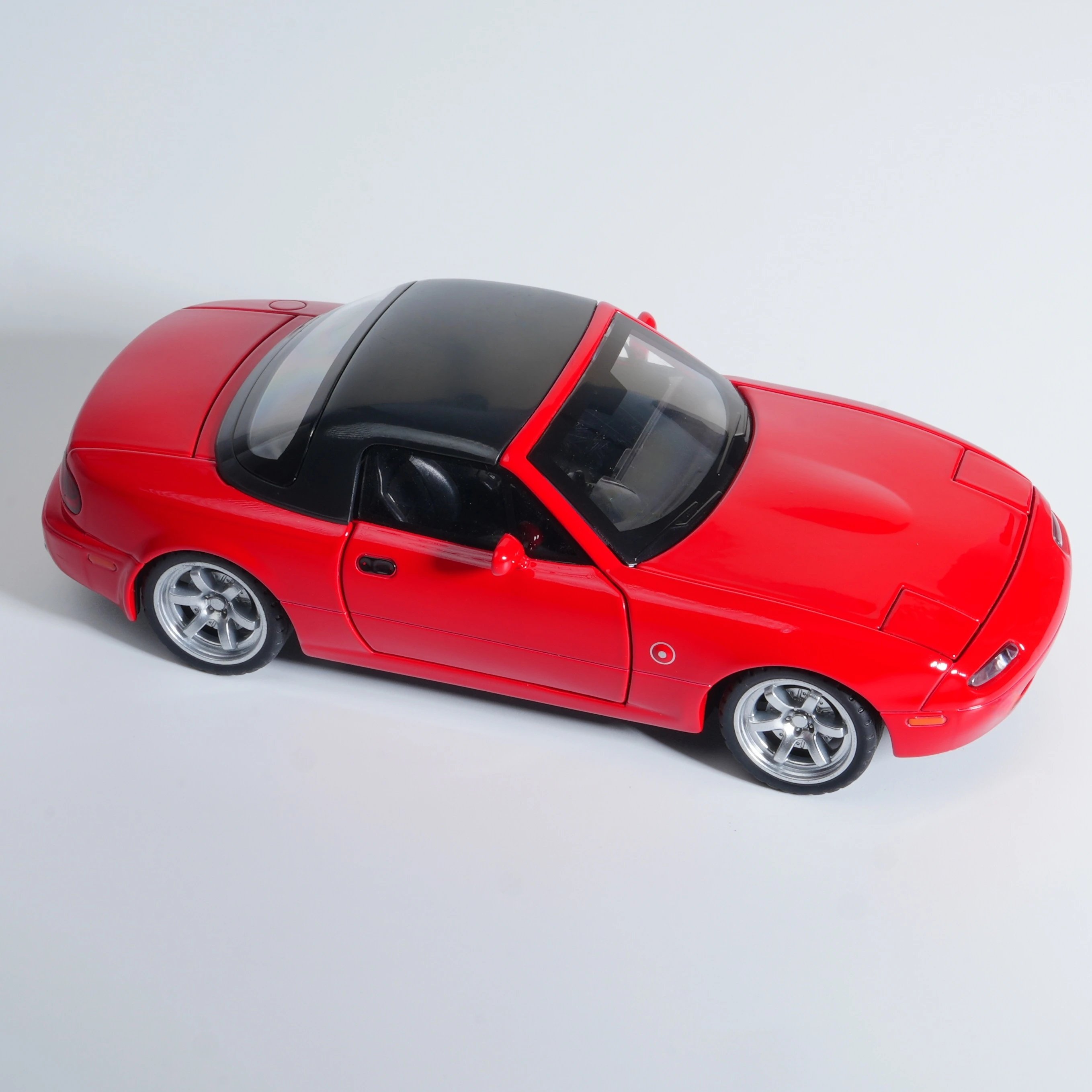 نموذج مركبة مصبوبة مسبقًا باللون الأحمر بمقياس 1:32، سيارة مصنوعة من خليط معدني، سيارة سباق متعددة الوظائف، مناسبة للهدايا أو عرض سطح المكتب #1