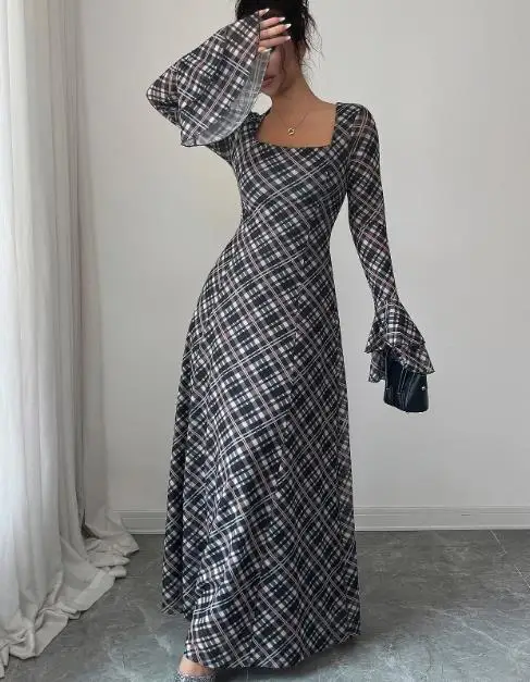 Elegancka koszula w kratę z rozszerzanymi rękawami i dopasowana spódnica, sukienka damska, jesień-zima 2025