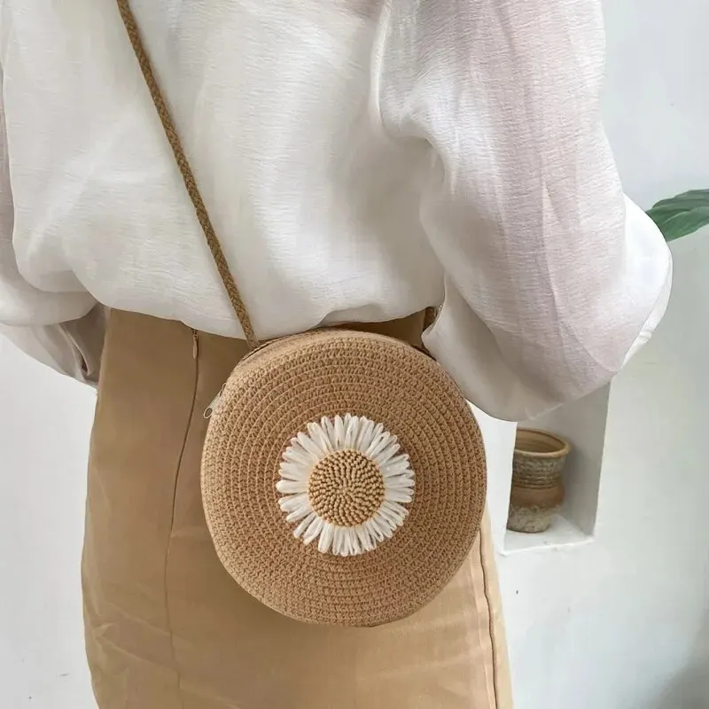 Kwiatowa torebka ze słomy w kształcie koła, plażowa torba na ramię w stylu Vintage, damska torba na ramię Mini wystrój kwiatowy torba Crossbody ze