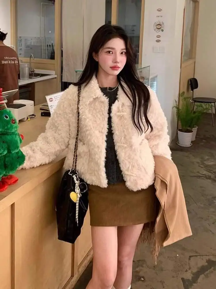 컬러 페이스 라이닝 처리된 푹신한 여성용 가죽 코트 가을 겨울 인조 가죽 퍼 또는 면 코트 뿔 단추 장식