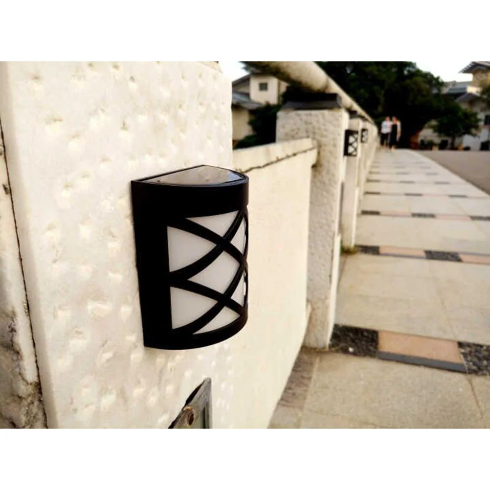 أضواء LED تعمل بالطاقة الشمسية مثبتة على الحائط في الهواء الطلق شبه دائرة بيضاء دافئة مقاومة للماء لحديقة فناء ساحة مسار درب الإضاءة الأمنية