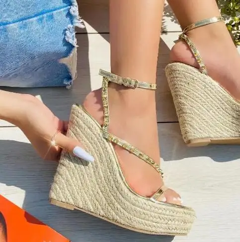 

New Summer Girls Gold Rivet Studded Cross Strap Platform Espadarille Summer Sandals Women Ankle Buckle Leisure Beach Shoes Lady