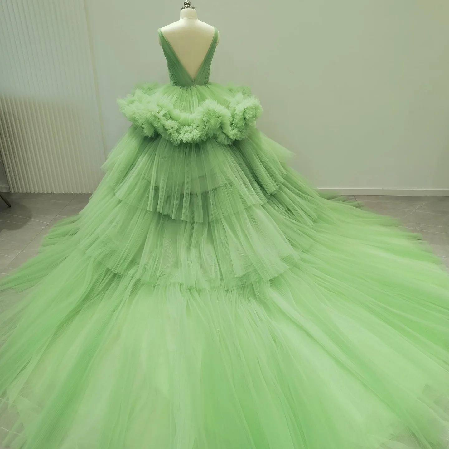 Beautiful Grass Green Very Lush Tulle Wedding Dresses Ruffles Trimmed Tutu Tulle Long Formal Party Dresses Maxi Gowns