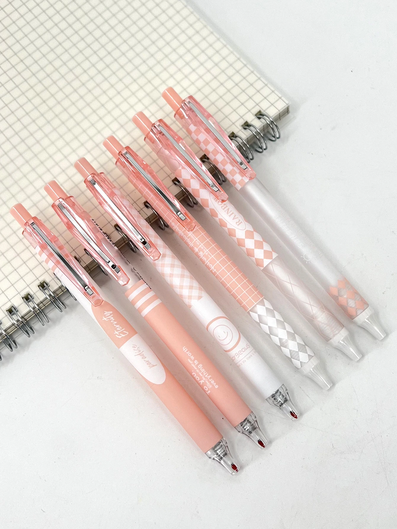 

6Pcs Pink Retractable Gel Pens, Cute Checkered & Plaid Design 0.5mm Black Ink Pens for School Office Writing