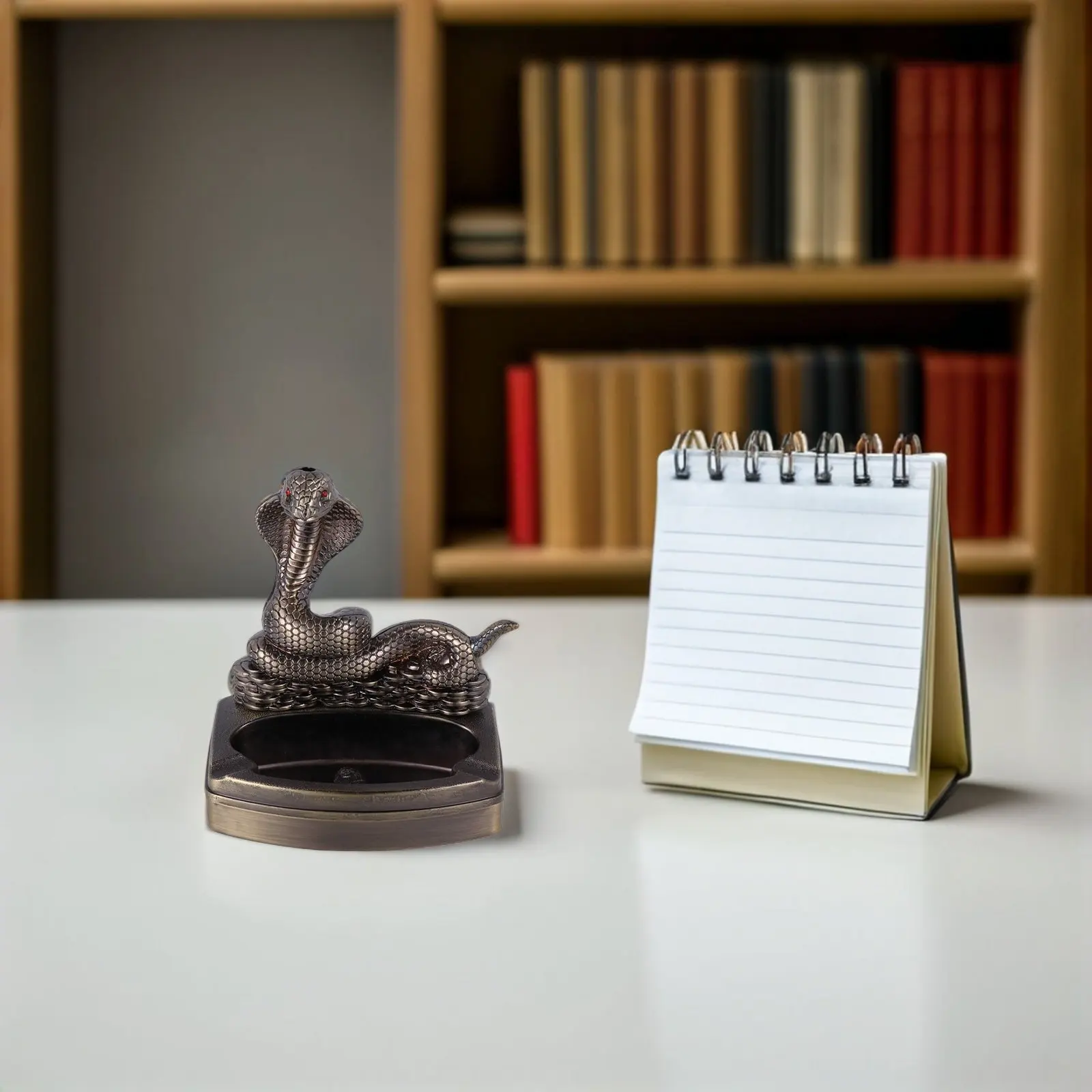 

Cigarette Tray Ash Accessories Metal Holder Snake Shaped Tobacco Jar Smoke Desktop Decoration