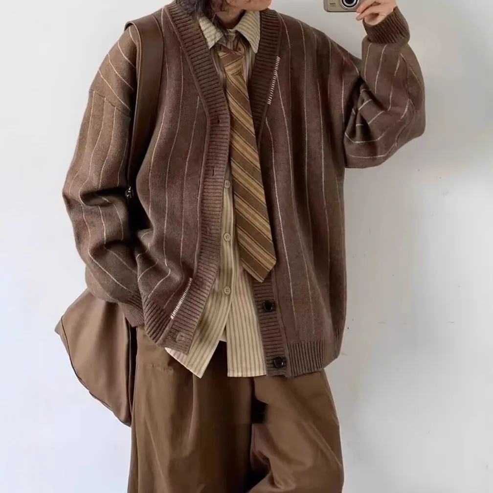 

Осень-зима 2025 г., новый коричневый полосатый кардиган с v-образным вырезом, свитер унисекс, свободный универсальный топ в академическом стиле
