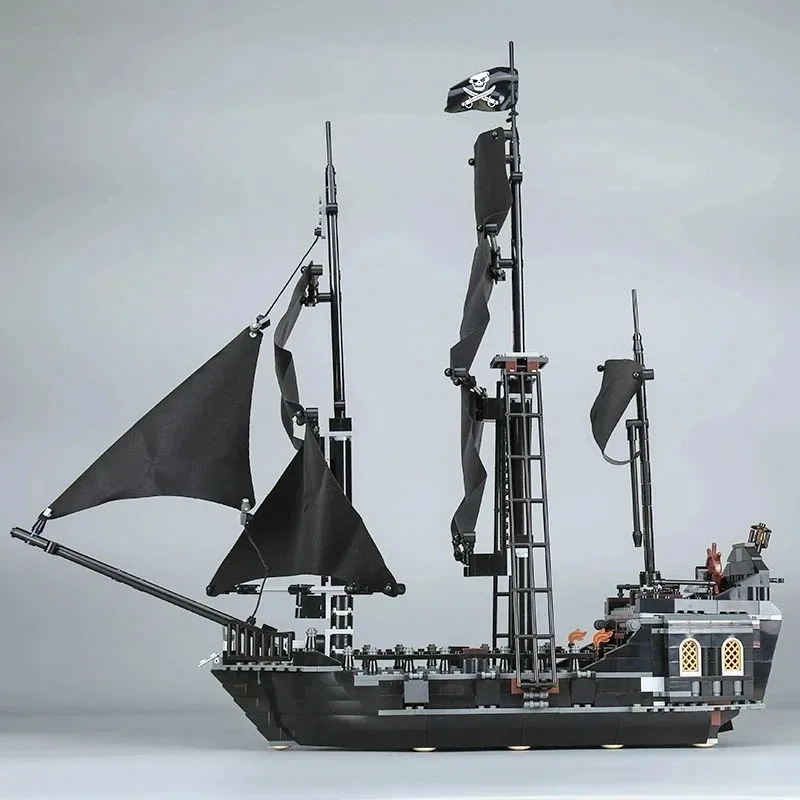 

Creative Pirates Black Pearl Ship Building Blocks 4184 1:1 Scale Caribbean Adventure Boat Model, Compatible with Major Bricks