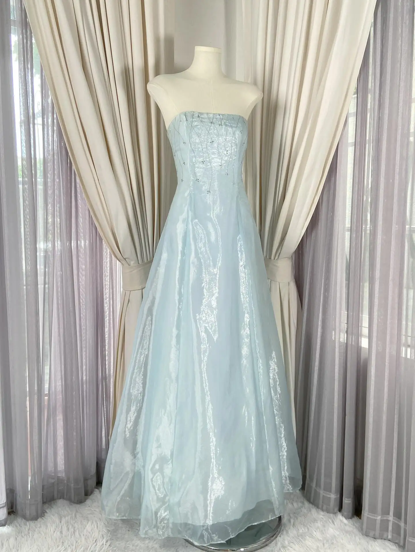 Abito da sera formale senza maniche senza spalline a-line personalizzato Abiti da celebrità moderni delicati Abito da festa di alta qualità alla moda