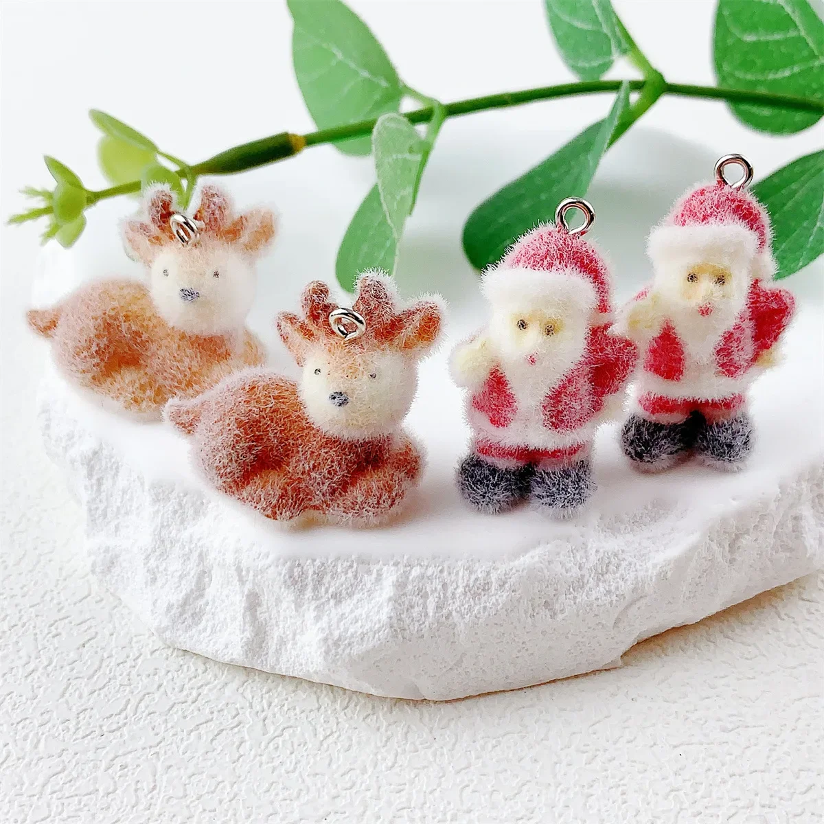 20Pcs 3D Cute Flocking Cartoon Santa Claus Elk Christmas Charms Christmas Decoration Resin Pendant For Keychain DIY Jewelry Make