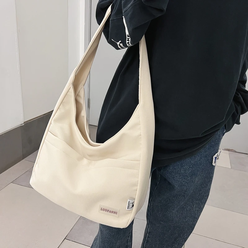 Grande Capacité Winered Sacs À Bandoulière pour Femmes Mode Simple Filles Sac De Messager Sac Principal D'école D'étudiant Sac Femmes Sac À Main