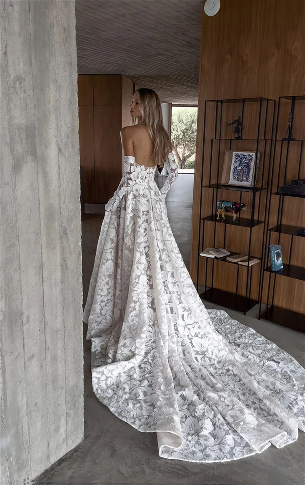 Tokyo Customized White Flower Wedding Dress Strapless Detachable Sleeves Court Train Bridal Gown Back Zip A-Line Wedding Gown