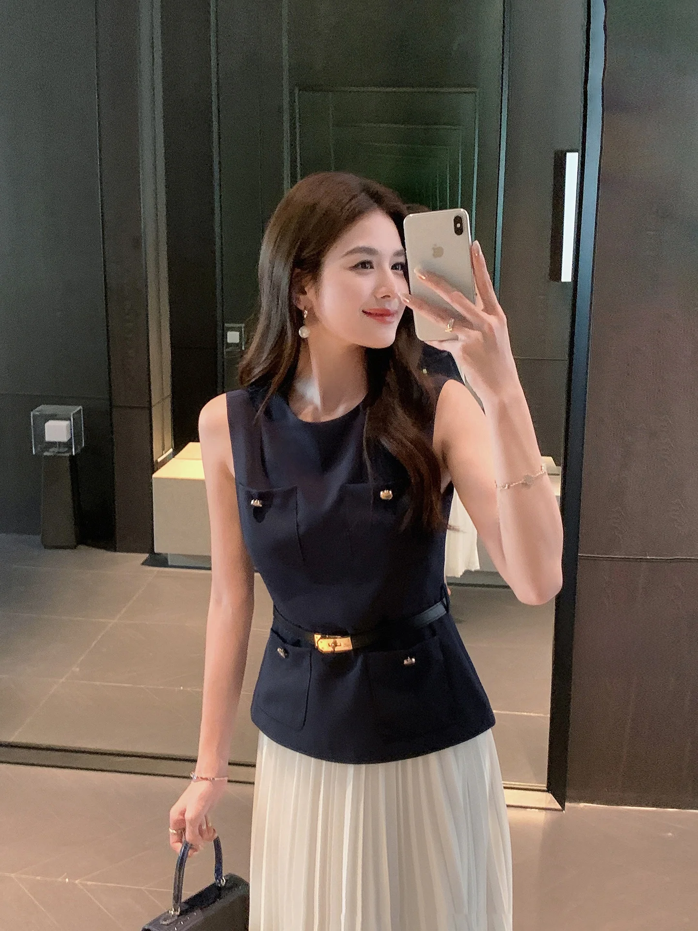 

Ms.Daoge Fashionable Sleeveless Slim Fit Vest Women's Business Casual Breathable Polyester Summer Top Age Defying Trendy