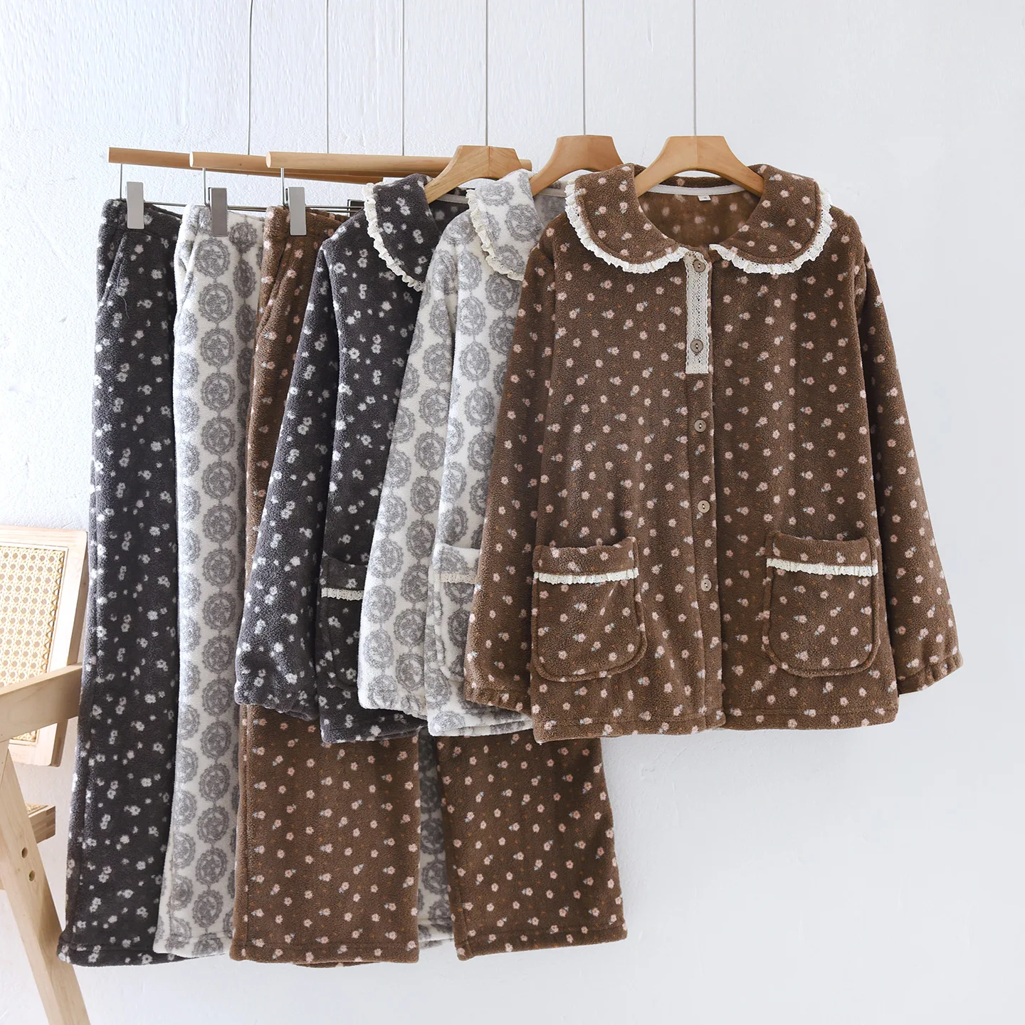 

Ladies Thickened Warm Soft Coral Fleece Pajamas 2 Pieces Home Suit Flannel Homewear New Floral Pyjamas Homewear Suit