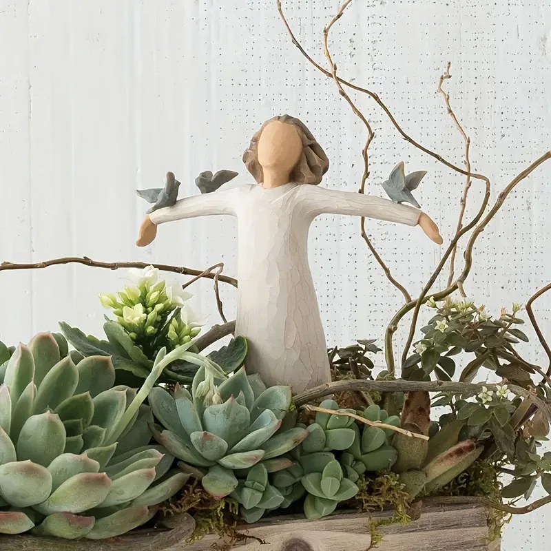

Resin Girl Figurine Holding Bouquet with Open Arms, Cute Home Decor Desktop Ornament, Anime Character Gift for Interior Design