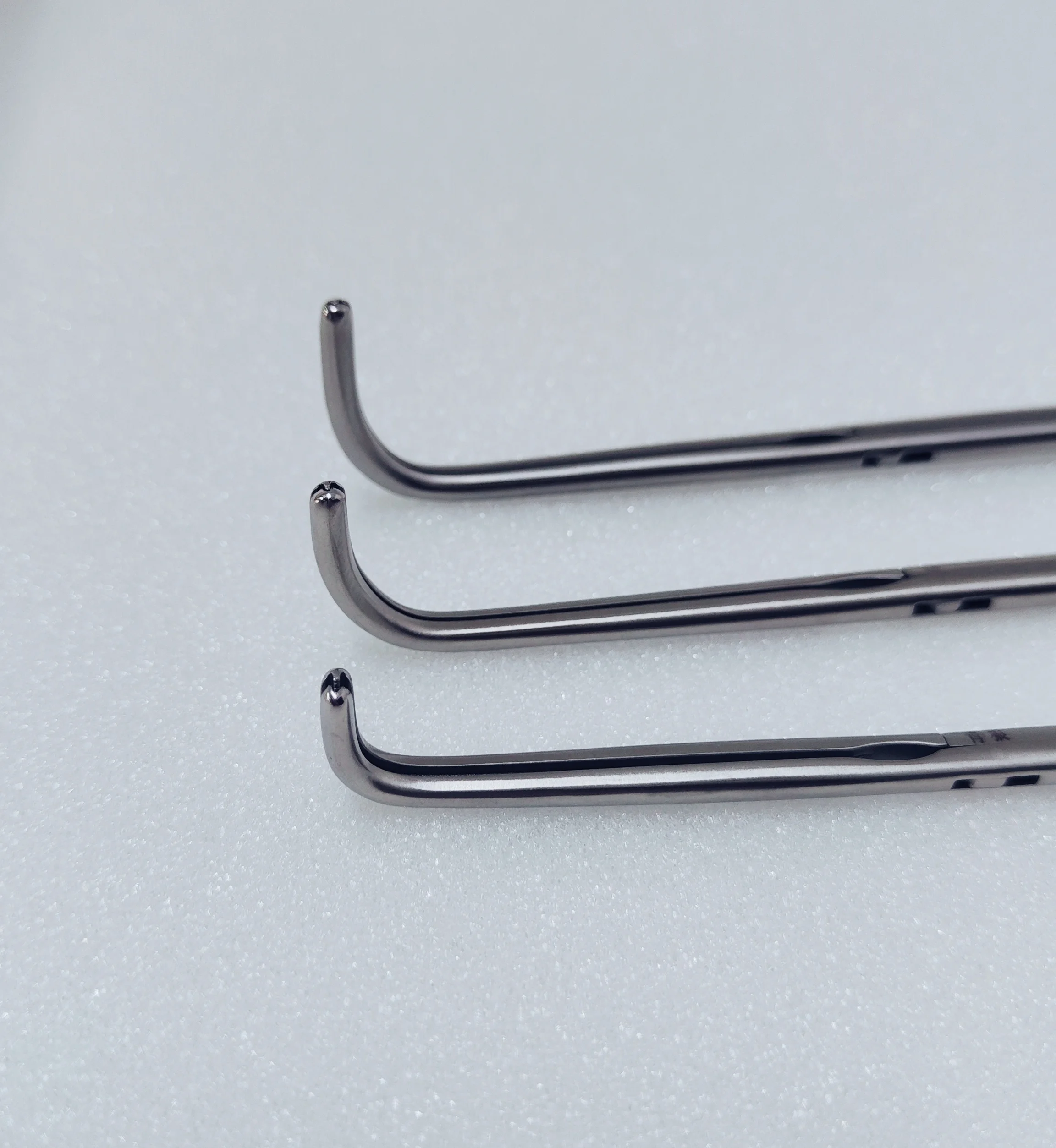 

Медицинские торакальные инструменты VATS для торакоскопической хирургии, двойные суставы, рассеиватель VATS, зубчатые челюсти 20 мм 90 °