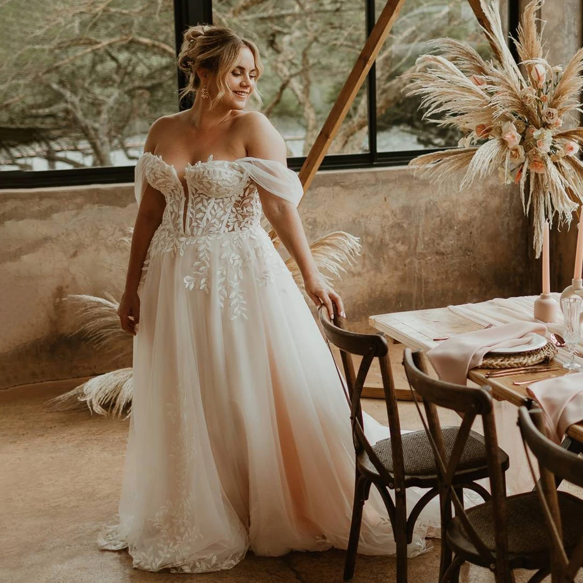 Vestidos de novia modernos con escote en forma de corazón y hombros descubiertos, vestido de novia de encaje de tul bordado de gran tamaño con cordón largo y deshuesado personalizado