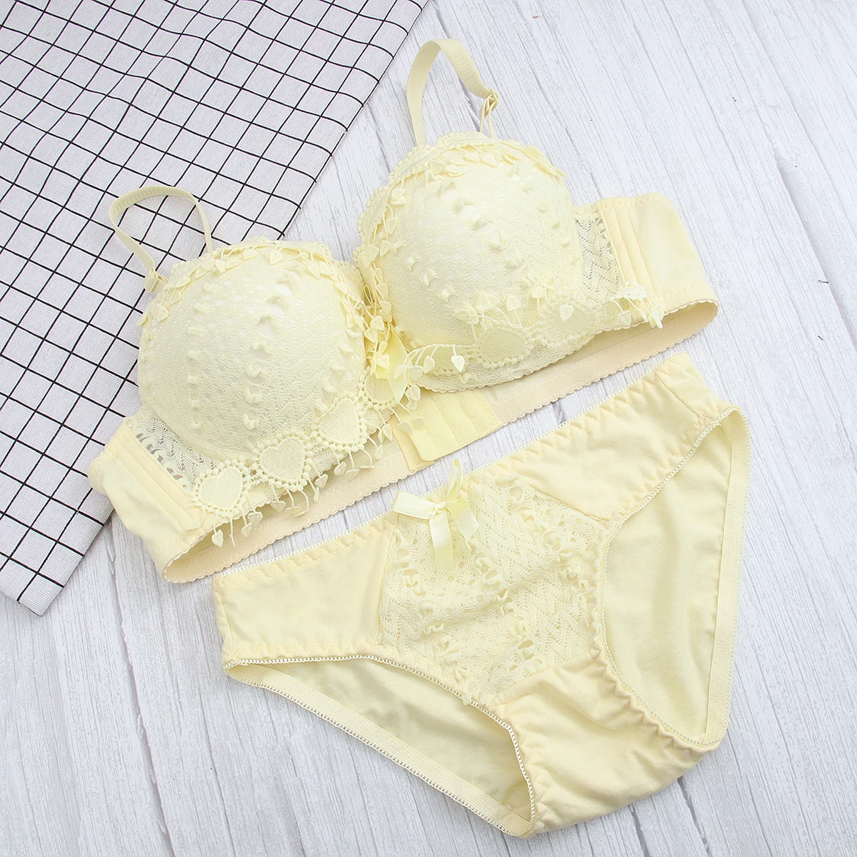 

Bra Set Push Up Bra Panty Set Soft Breathable Comfortable For Girlfriend Mother Yellow 75B