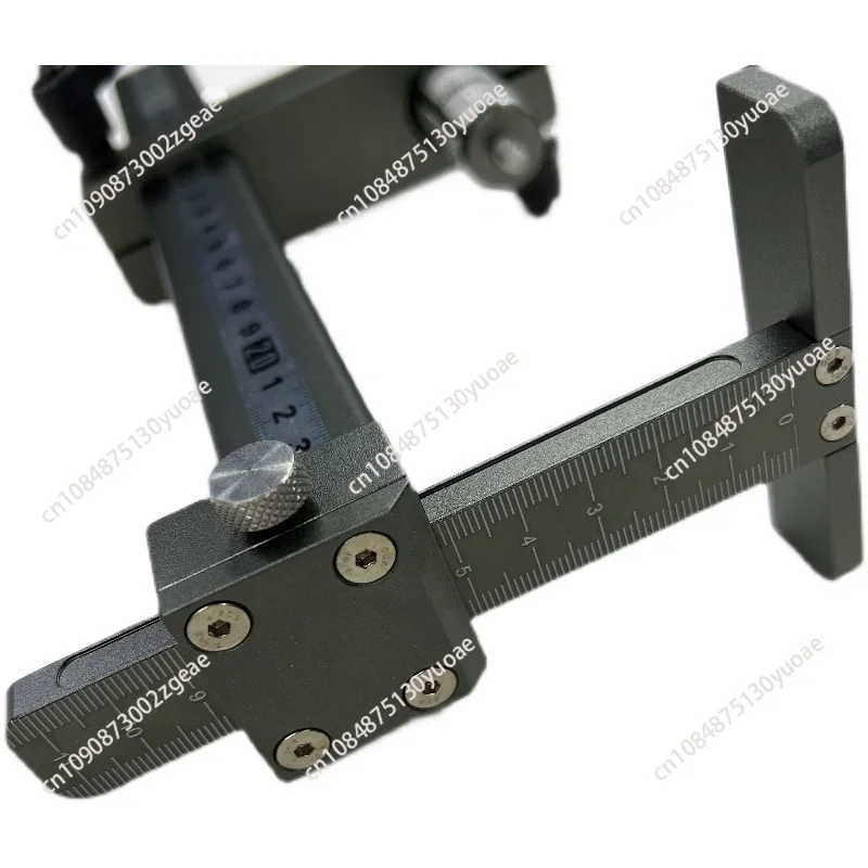 

Инструмент для симетрической регулировки угла поворота головки водителя шоссе слева и справа