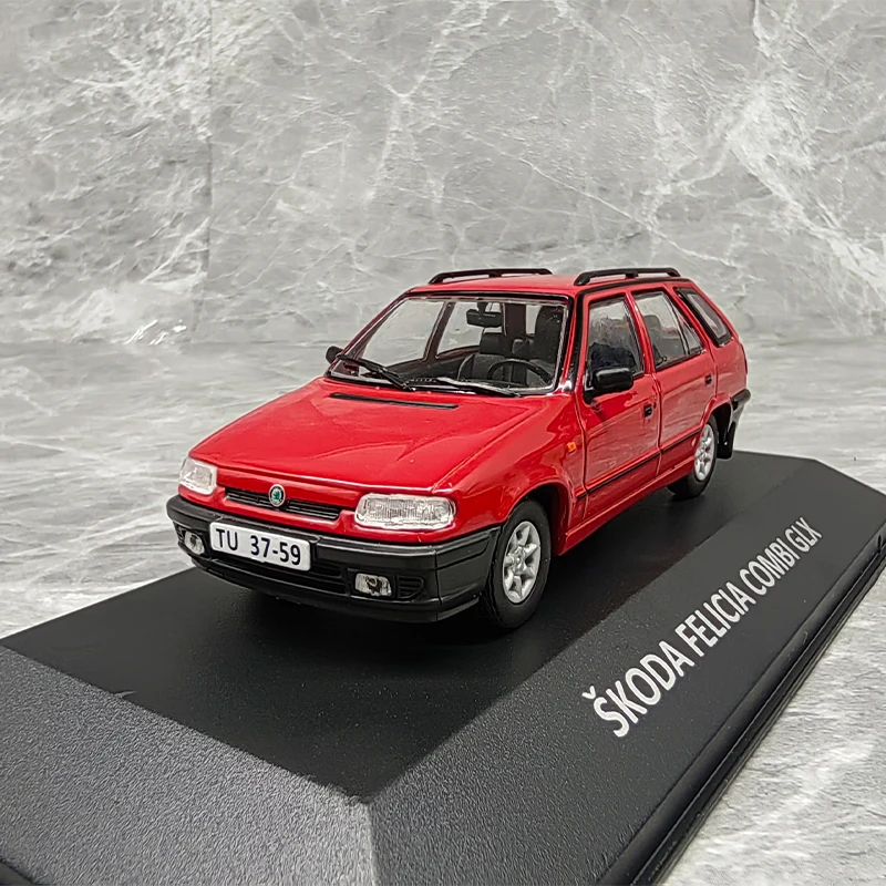 

Модель классического автомобиля Skoda FELICIA COMBI GLX в масштабе 1:43, модель автомобиля из сплава, статический дисплей, коллекционная игрушка, подарок, настольное украшение