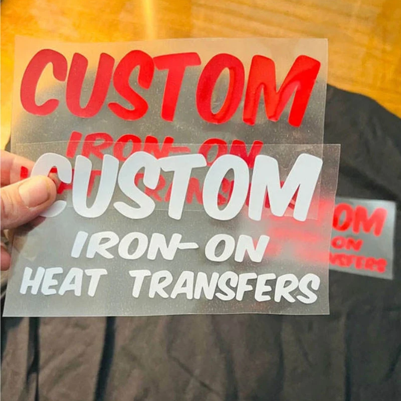 100 szt. Personalizowane silikonowe etykiety 3D z wytłaczanym logo do odzieży, naprasowanki termotransferowe do ubrań — zdjęcie produktu 3