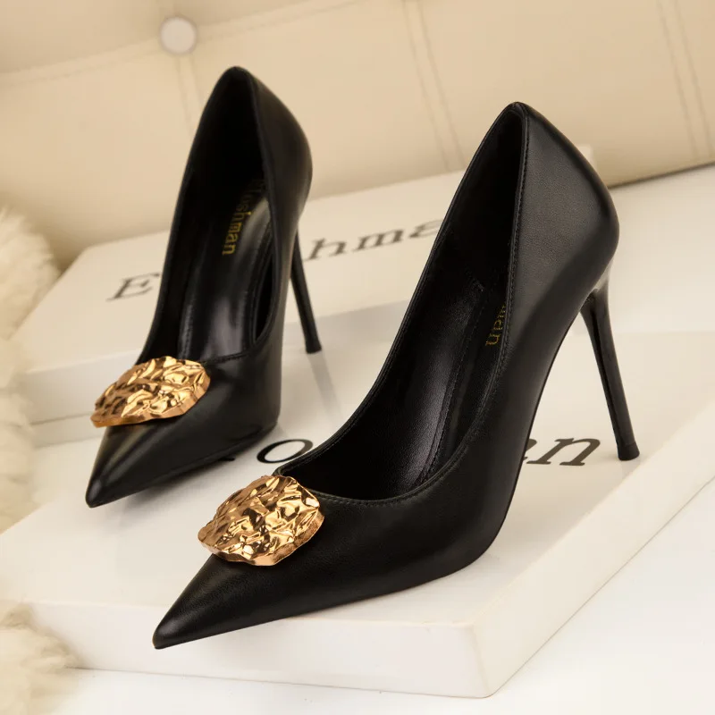 

Women Fashion Metal Decoration Shallow Shoes Stiletto Heels Ladies Office Pointed Black Etiquette Single Shoes Dress Pumps Woman