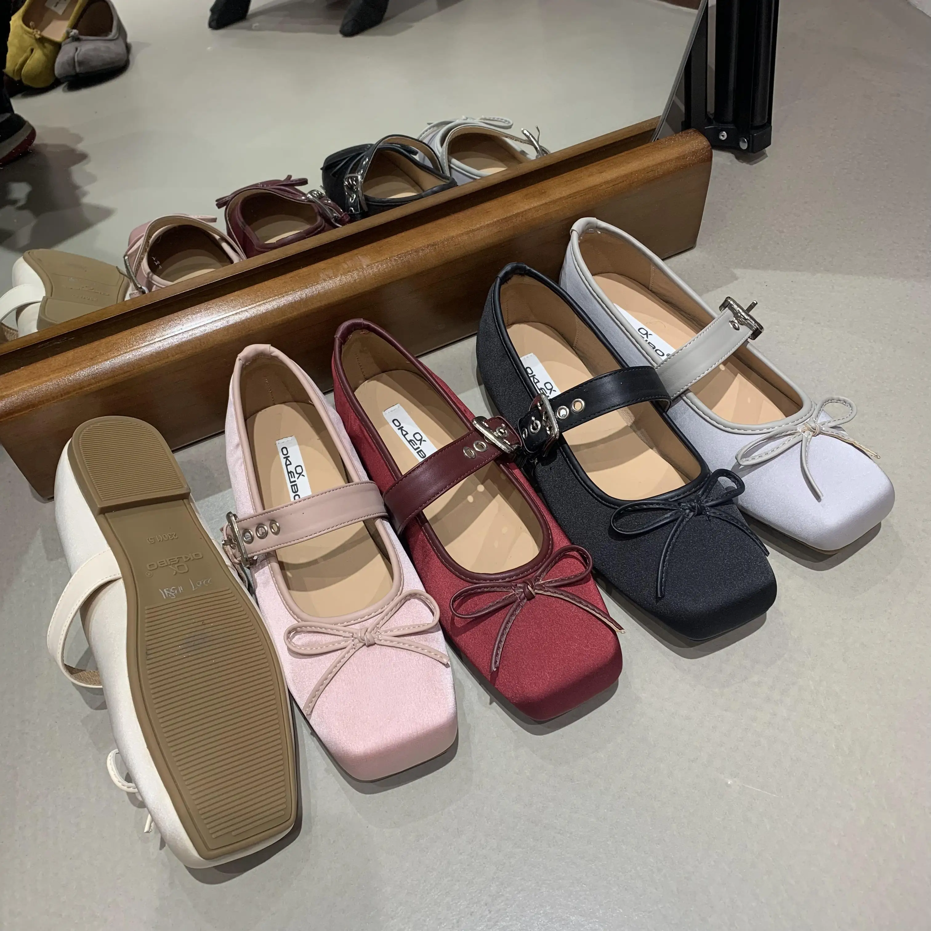 Damskie buty na modna klamra pasku styl Lolita na co dzieล pลytkie damskie buty baletowe z motylem Mary Janes