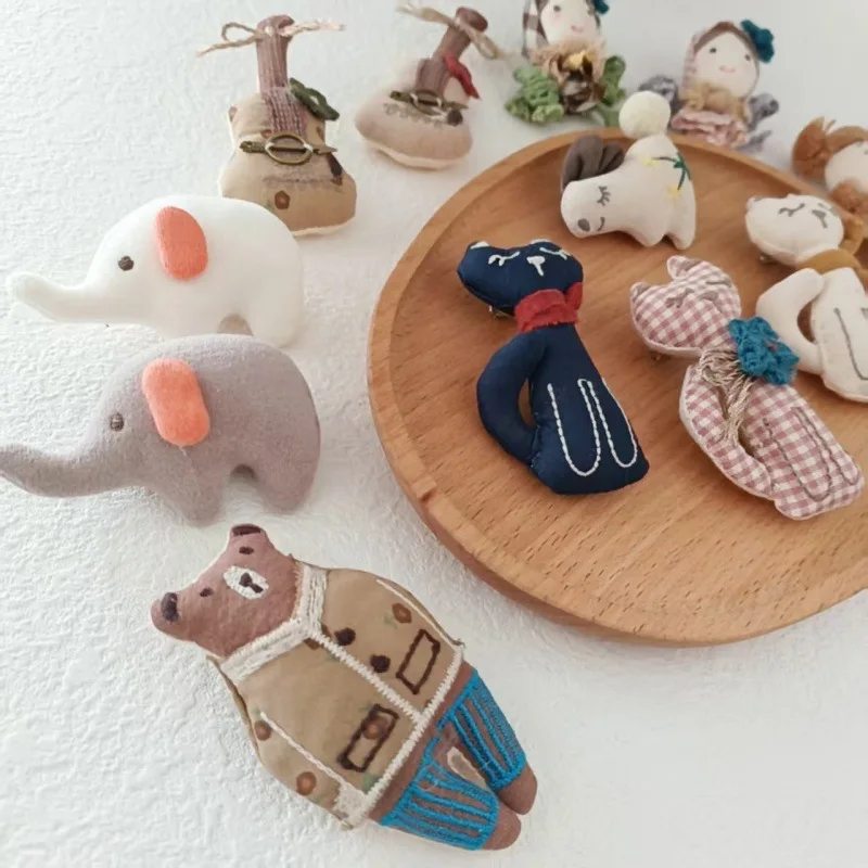 

Художественная синяя брошь-кролик с цветами, ручной работы, из льняной ткани, в японском винтажном стиле, с изображением лесного животного, для свитера, шарфа, сумки