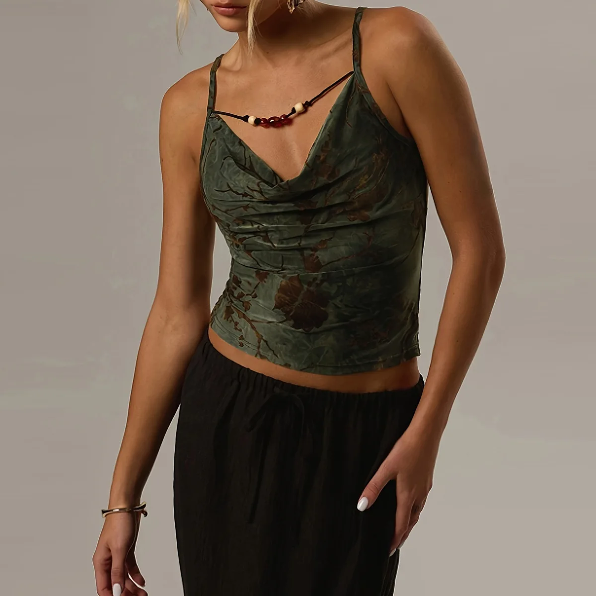 Nowa seksowna dopasowana bluzka crop top bez ramiączek z żakardu z dekoltem w serek w stylu europejskim i amerykańskim, kolekcja jesień 2025