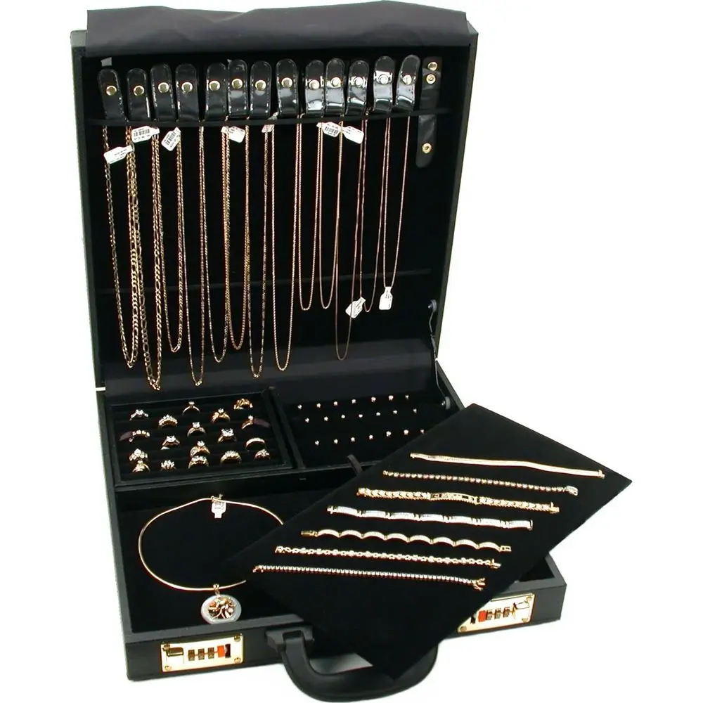 

Вместительный дорожный портфель для важных документов