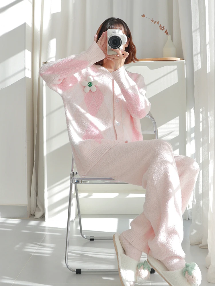 Pink flowers Pajamas Women\'s Autumn and Winter  Home Clothes Coral Fleece Thickened Outwear Suit You can wear it on the street.