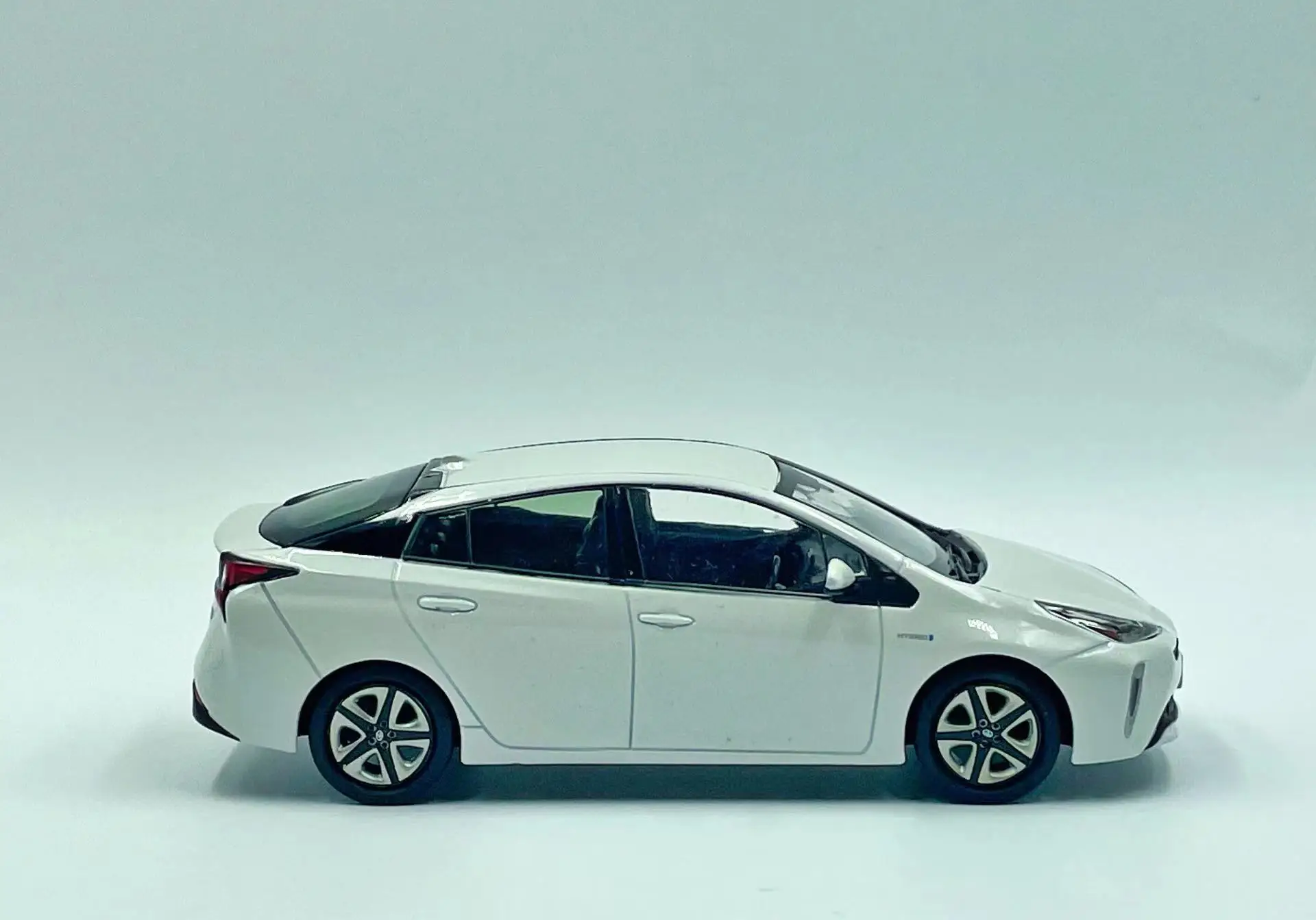 Original factory 1:30  Prius Limited Edition Simulation Alloy Static jdm Car Model Toys Gift