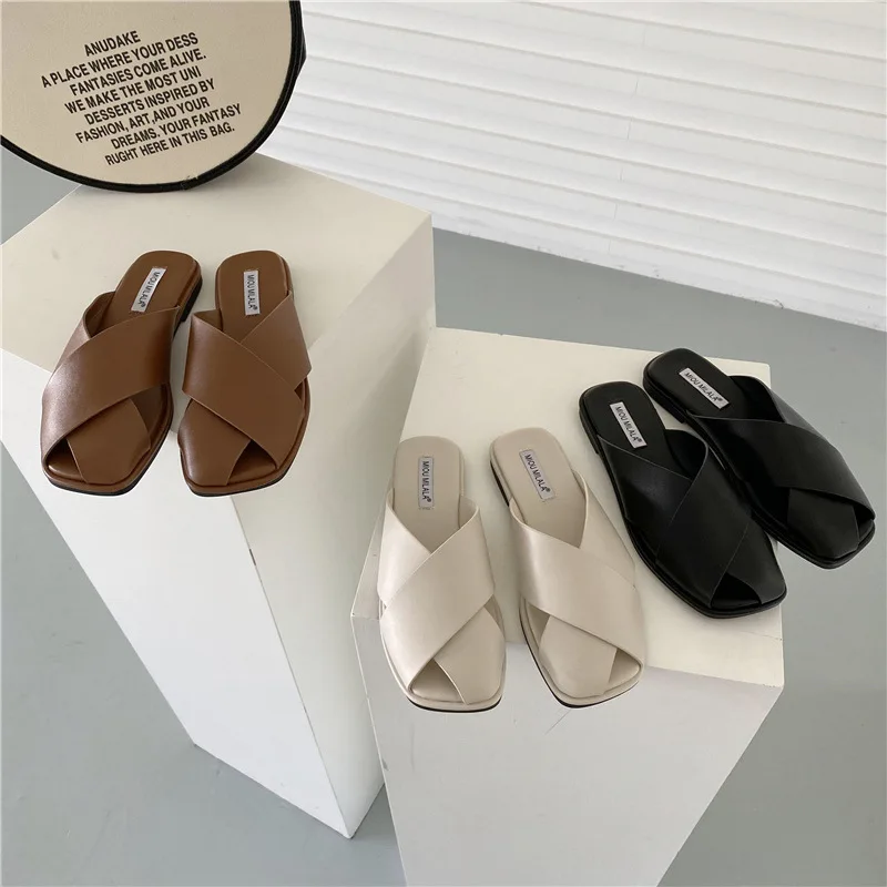 

2024 Summer New Women's Shoes Fashionable Low Heel Slippers Square Head Outward Wearing Flat Bottom Lazy Sandals