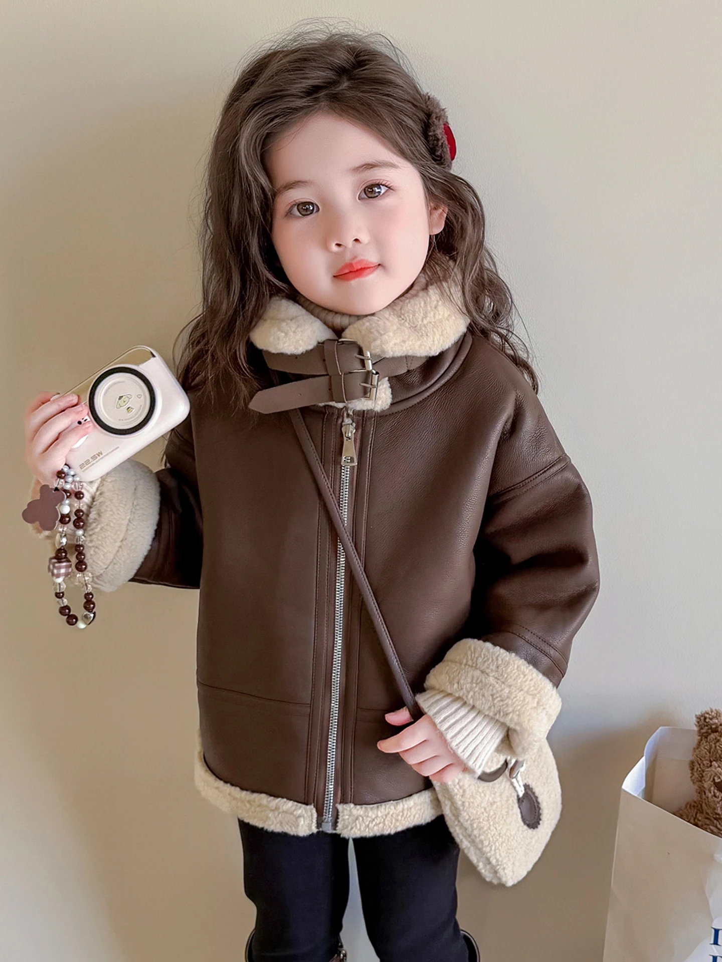 

Зимнее бархатное кожаное пальто для девочек, корейские детские утепленные хлопковые куртки из овечьей шерсти, повседневная флисовая верхняя одежда из искусственной кожи для мальчиков