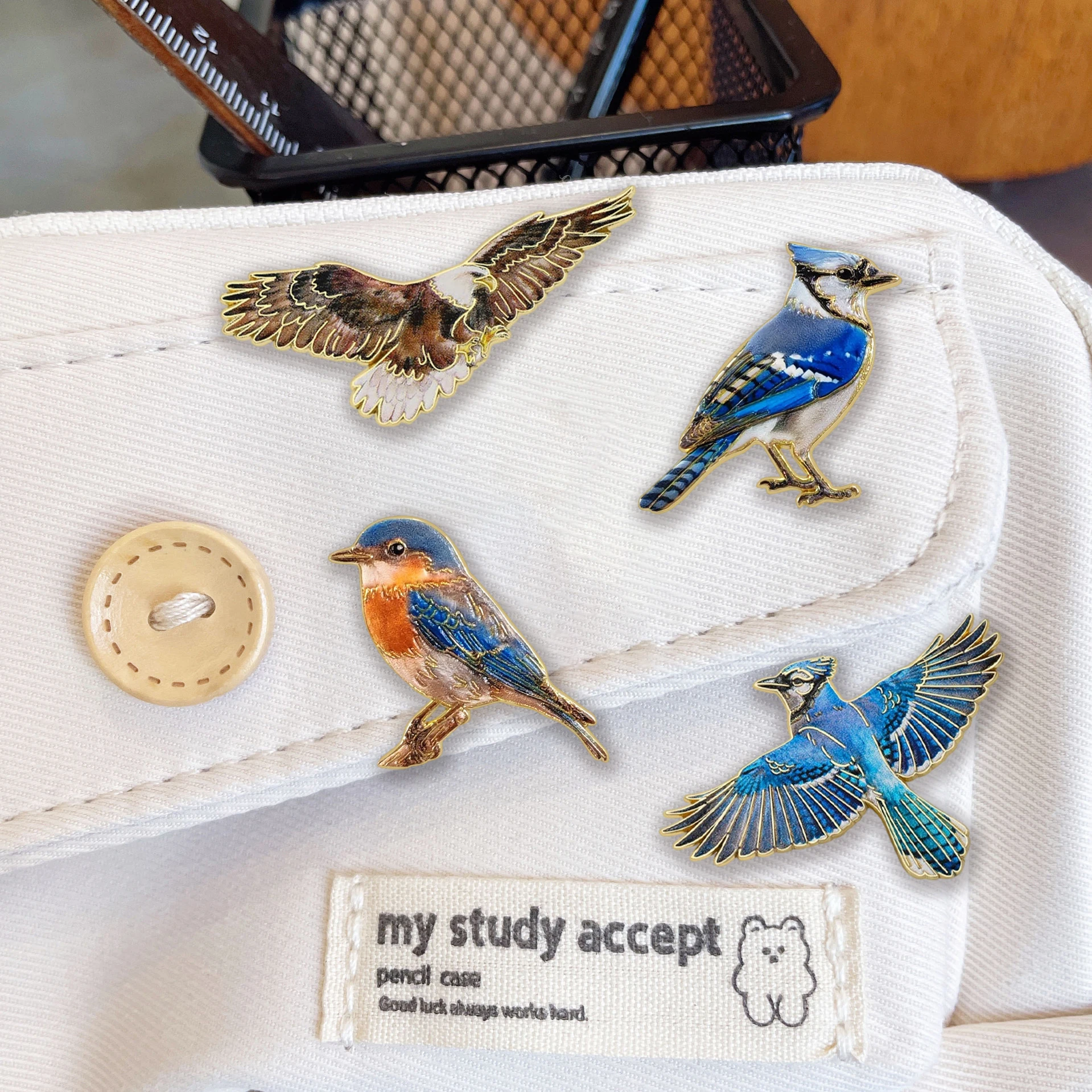 Forest style cute realistic bird brooch, animal brooch with accessories, eagle sparrow crown blue crow bird metal badge