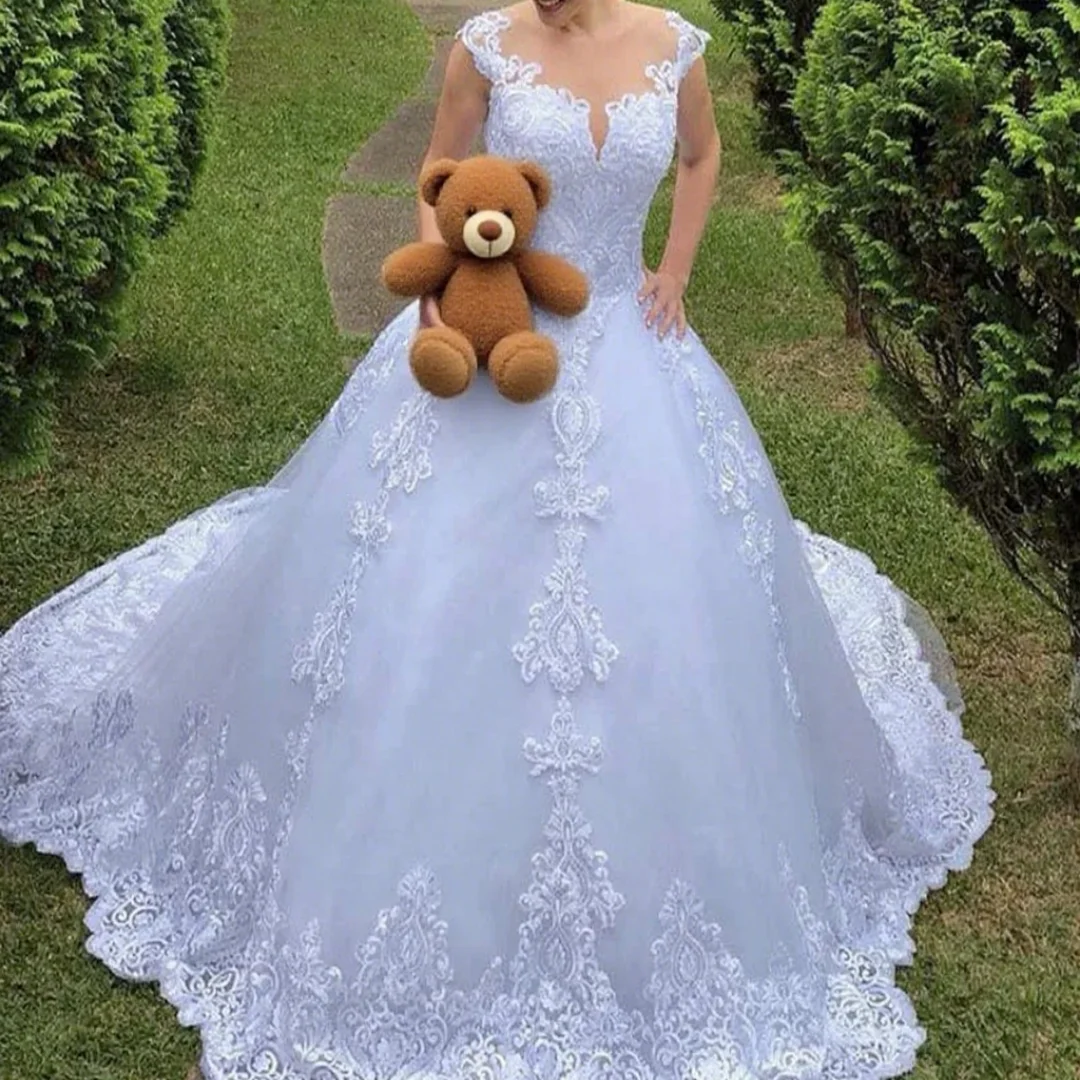 

Customized bridal dress with V-neck, luxurious lace, formal classic evening wedding dress for brides