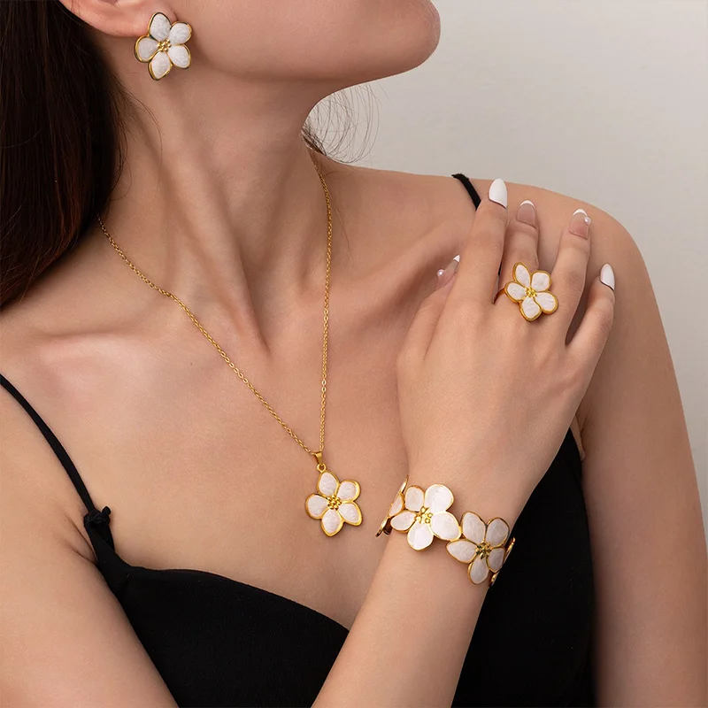 conjunto-de-5-pecas-com-motivos-florais-boemios-de-cinco-petalas-brincos-colares-e-pulseiras-em-aco-inoxidavel-para-usar-em-diversas-ocasioes