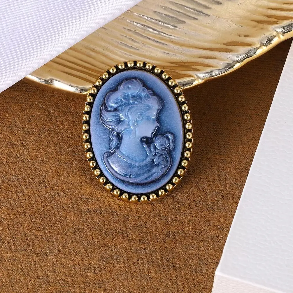 Vintage Purple Gradient Resin Cameo Brooch for Women New Golden Beaded Oval Frame Portrait Brooch Pin Fashion Jewelry Gift
