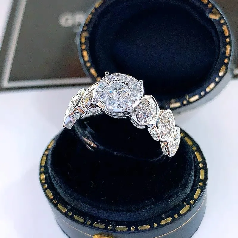 

Женское кольцо из серебра 925 пробы, 3 карата
