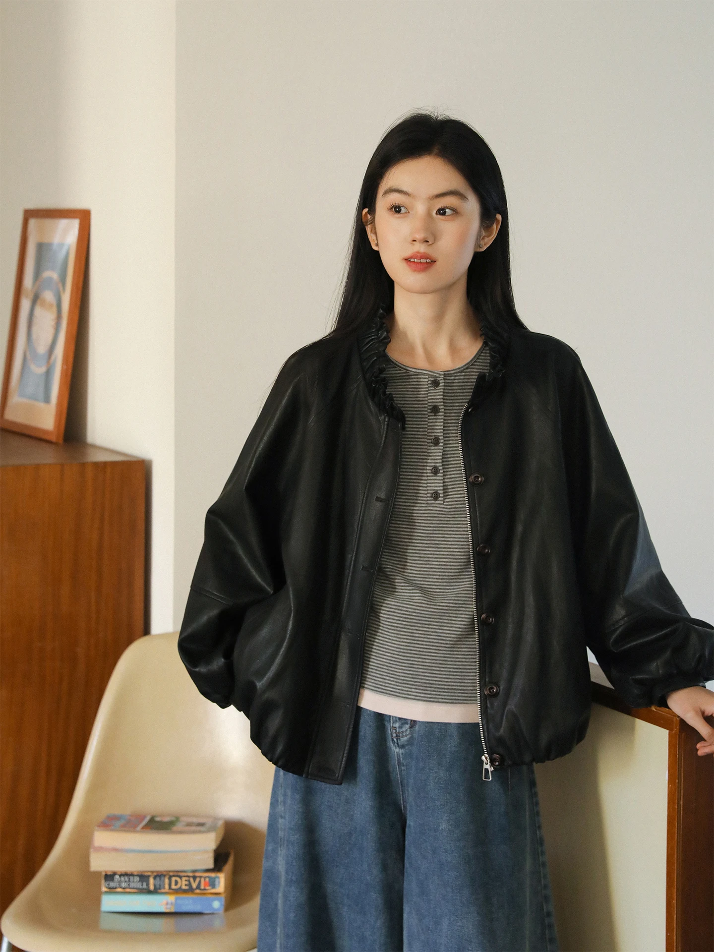 เสื้อแจ็คเก็ตหนังผู้หญิงทรงหลวม ดีไซน์ปกบัวลายดอกไม้ ยี่ห้อ Nesoulum Aubin's Estate รุ่น Bla Ruffle Collar สำหรับฤดูใบไม้ผลิ