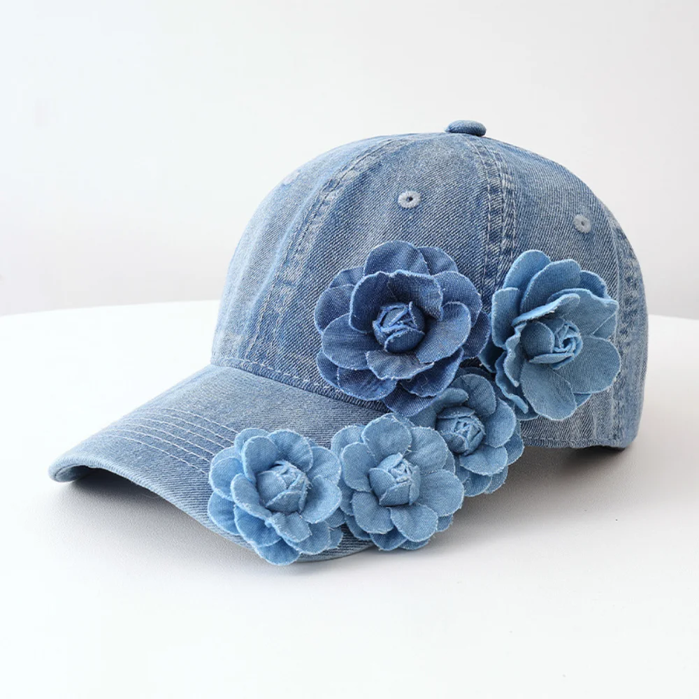 Three-dimensional 5-flower fabric flower denim baseball cap, with a retro country style, suitable for casual vacation outfits.