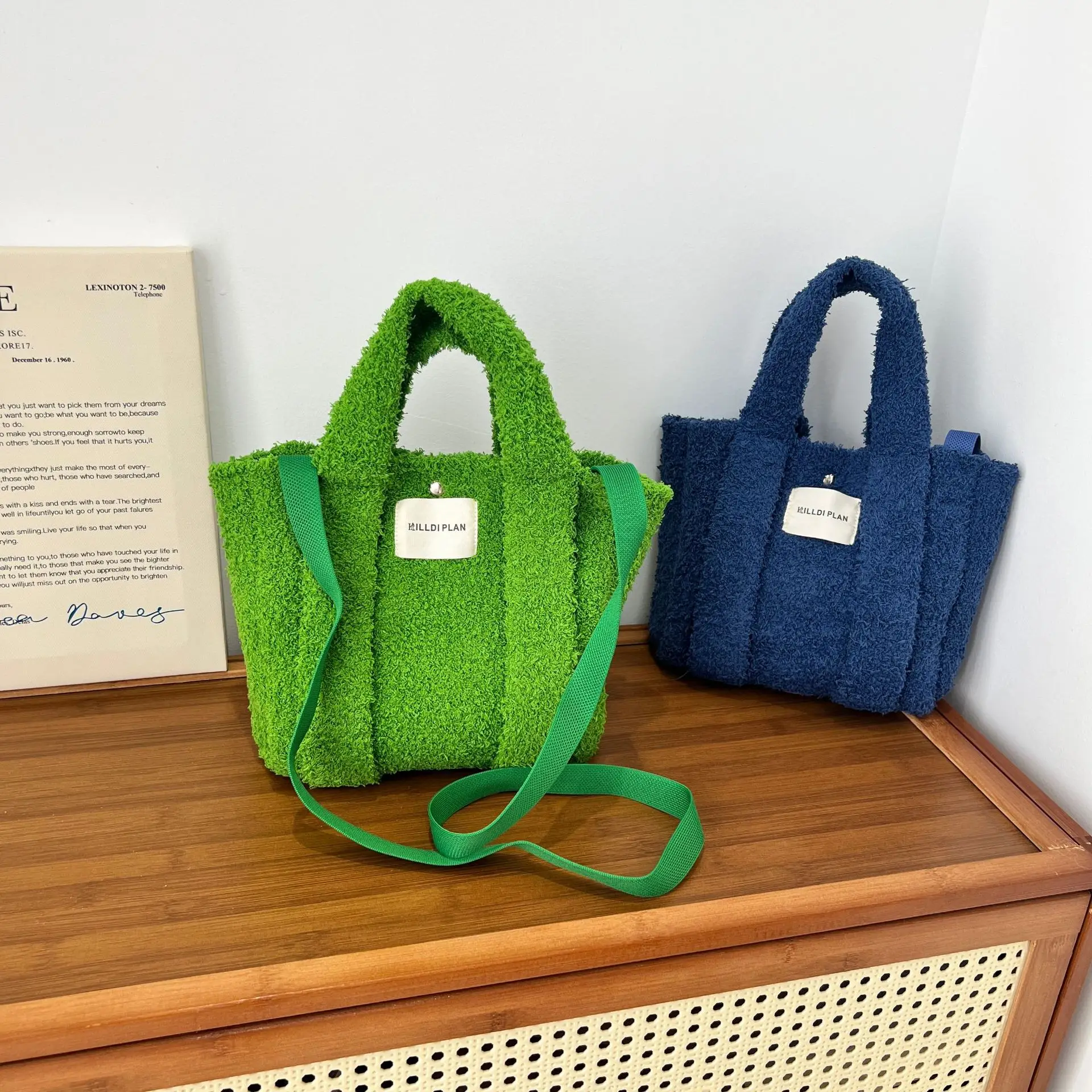 2023 Autumn Winter New Soft And Delicate Plush Tote Bag Large Capacity Shopping Commuter Bag Portable Crossbody Bag For Women